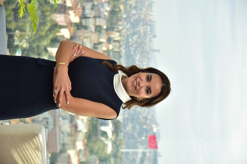  Melec Çakmak :   Farkl� Sektörlerdeki Giri�imleriyle Kad�nlar�n  Rol Modeli Oldu 